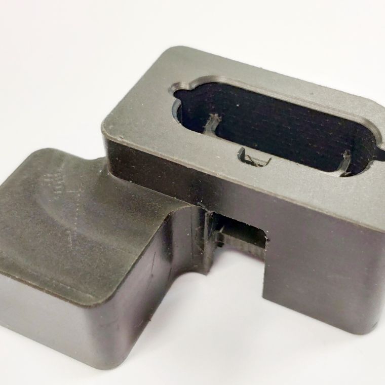 Conector para automoción